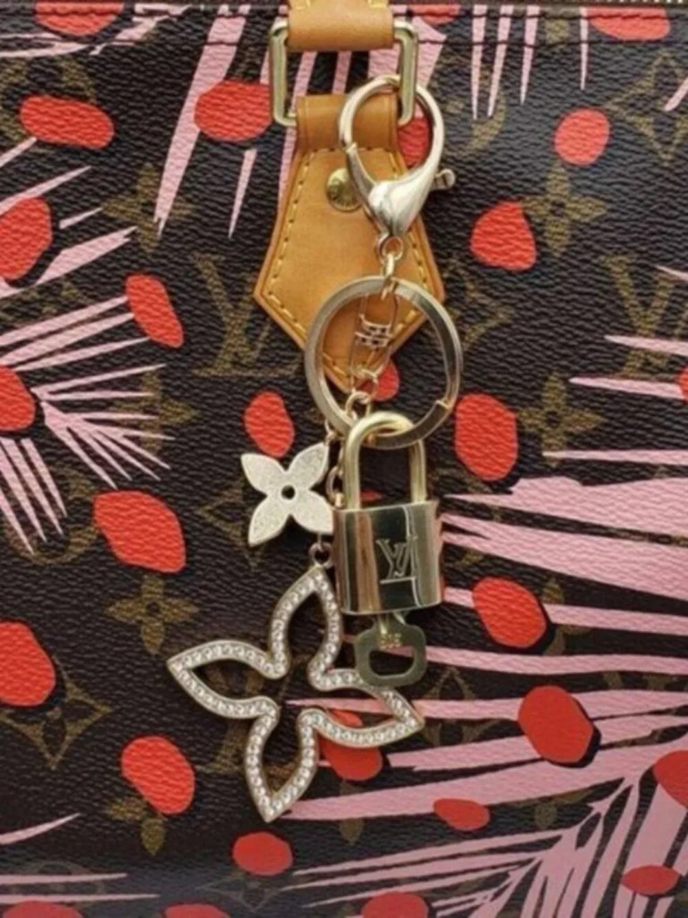 Authentic Louis Vuitton Gold Lock 🔒 Keychain Bag Unbranded Clover Charm LV